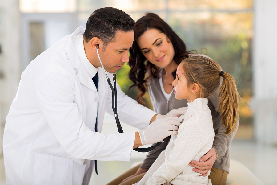 Pacientes-Pediatricos-Papas-Consultorio-Medico